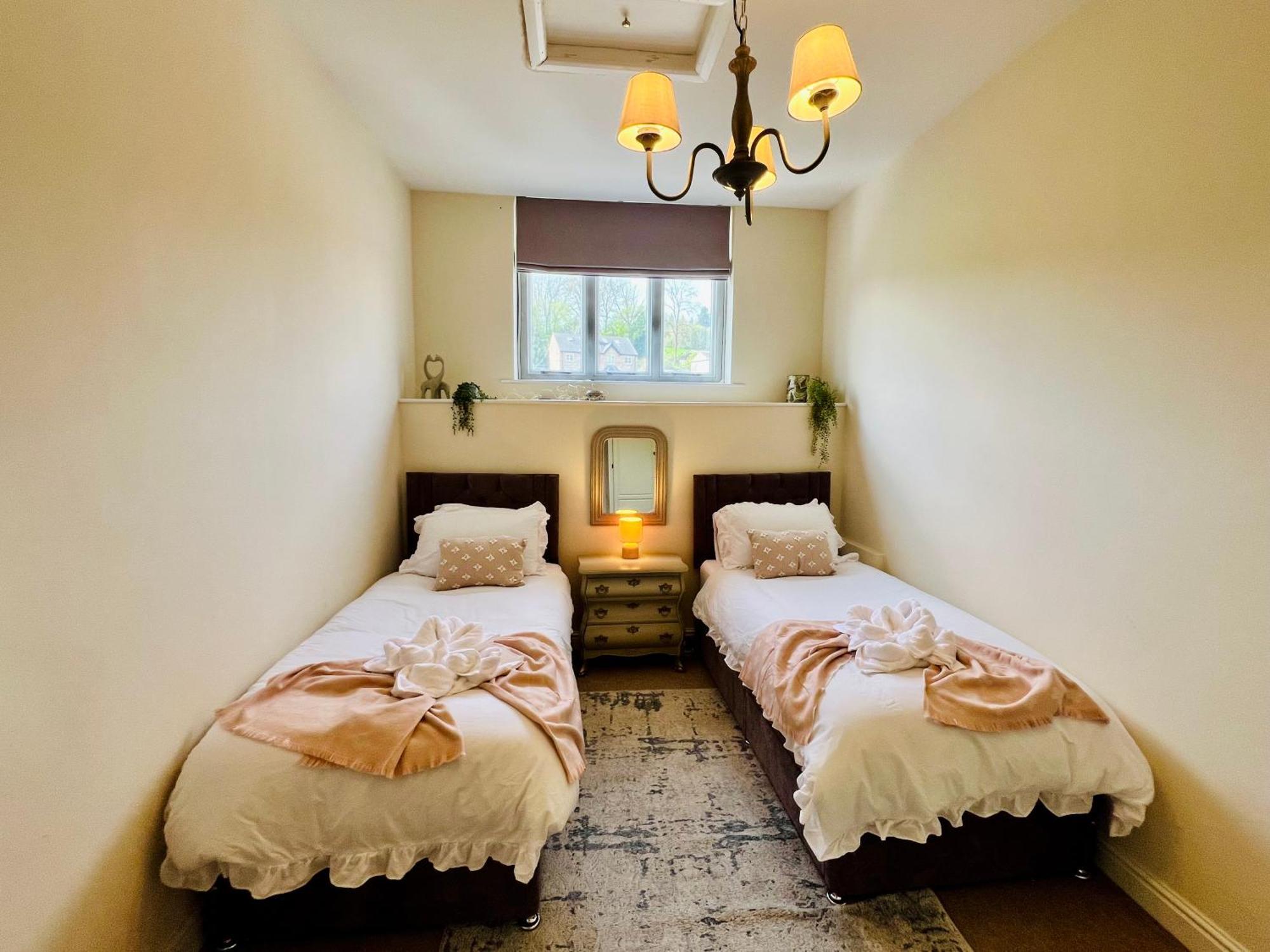 Top Floor Double En-Suite Br Apartment Central Matlock マトロック エクステリア 写真